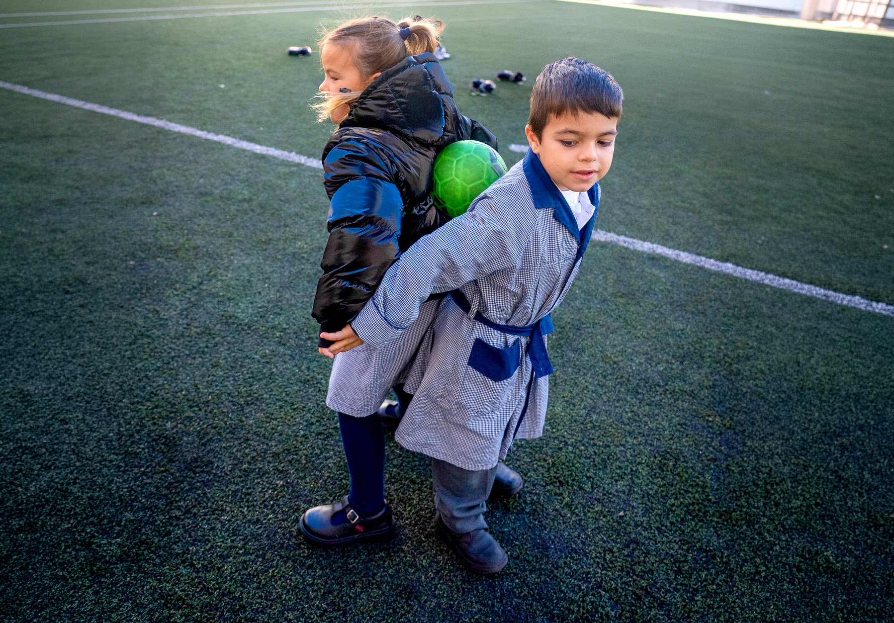 Niños jugando en el recreo